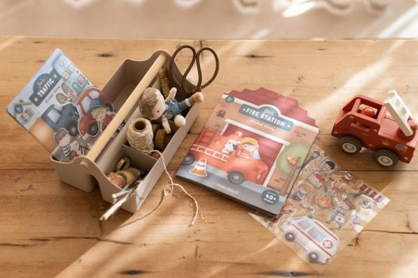 Libro pegatin crea tu historia bomberos - Little Dutch