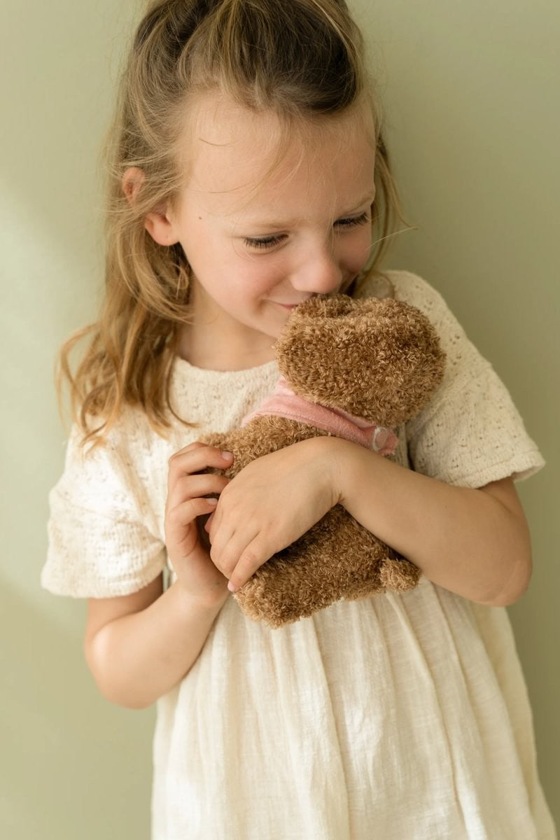 Perrito peluche Jackie con bolsa - Little Dutch